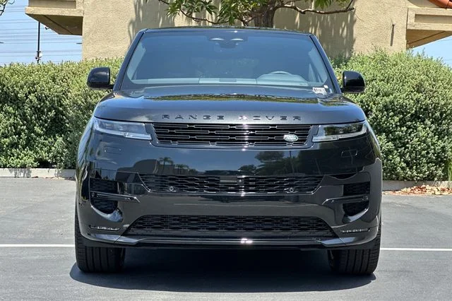 New 2026 Santorini Black Land Rover Dynamic SE image 8