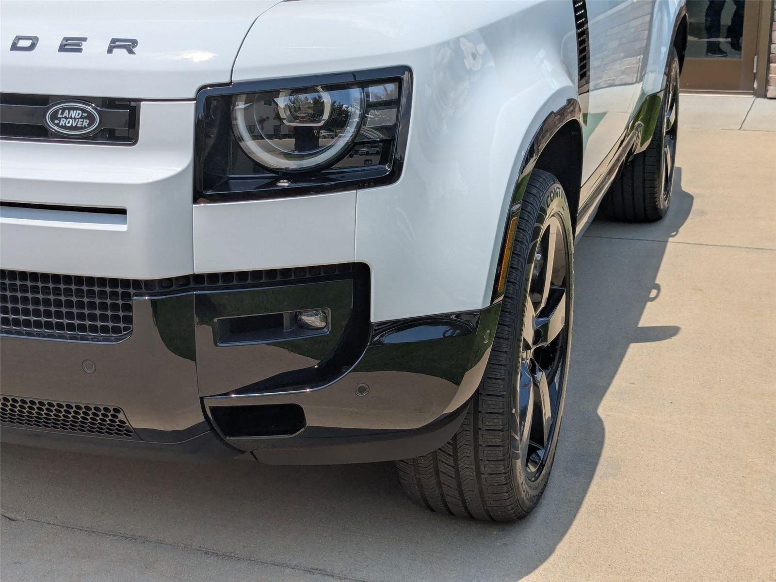 New 2026 Fuji White Land Rover X-Dynamic SE image 9