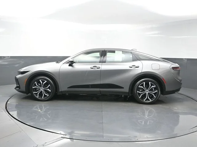 Used 2024  Toyota XLE image 4