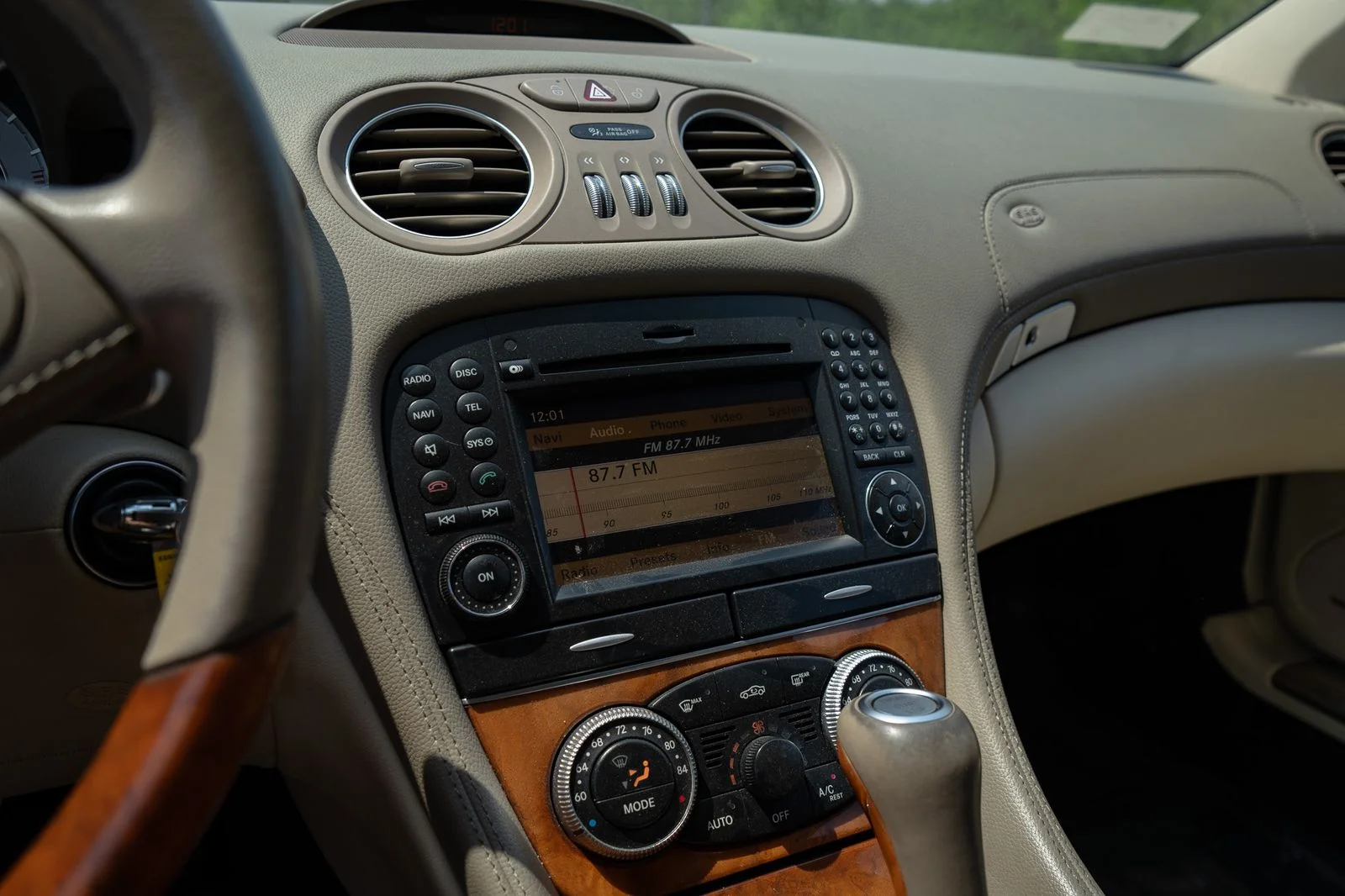 Used 2009 Black Mercedes-Benz SL 550 image 19