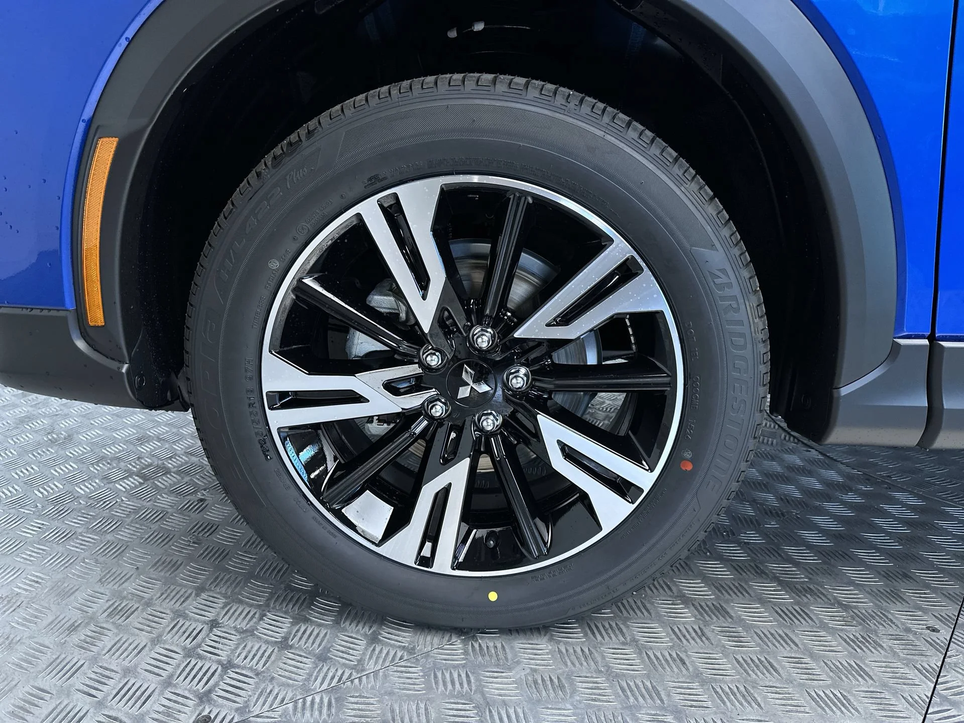 New 2026 Lightning Blue Metallic Mitsubishi SE image 25