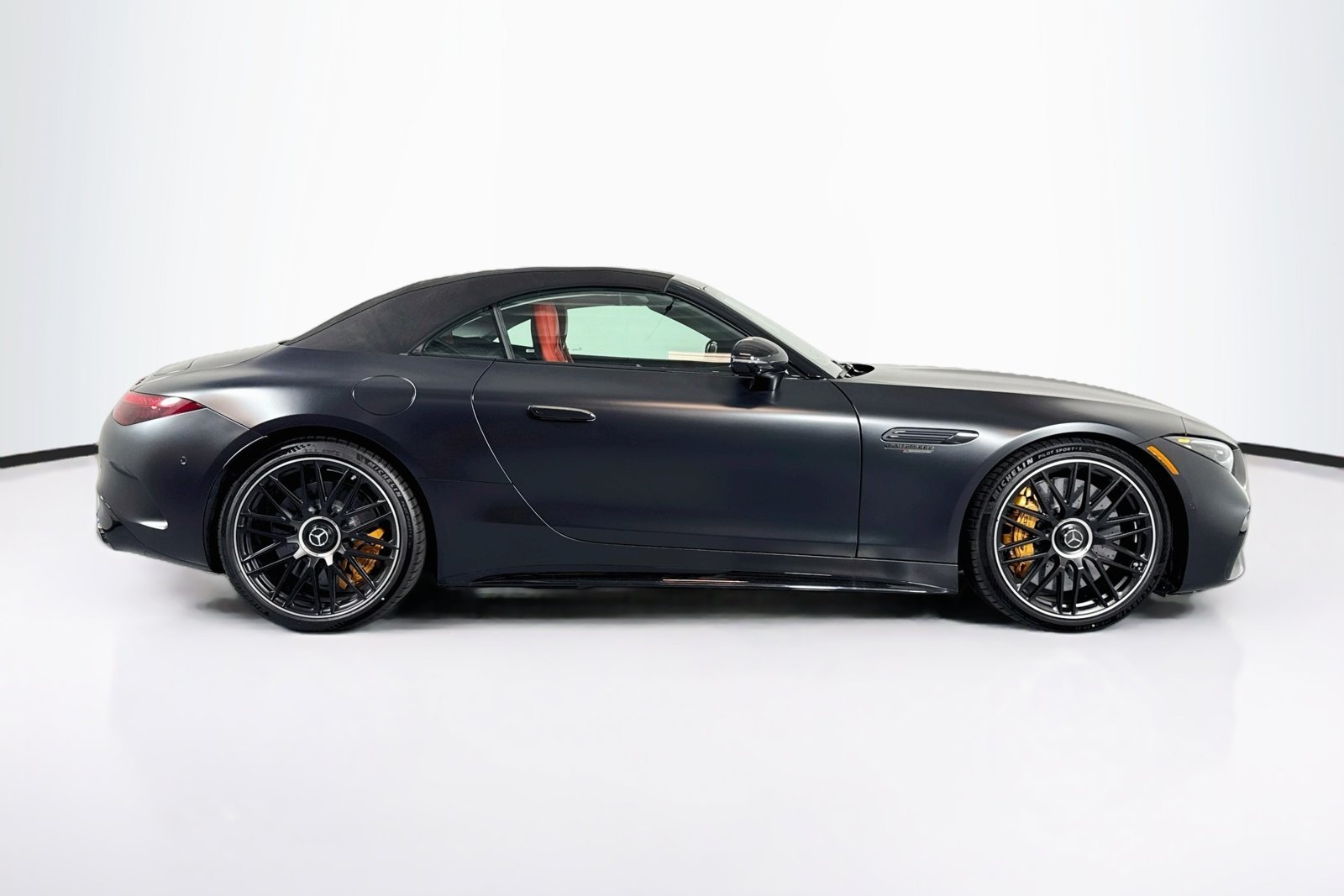 New 2026 MANUFAKTUR Night Black Magno Mercedes-Benz AMG® SL 63 S E Performance image 4
