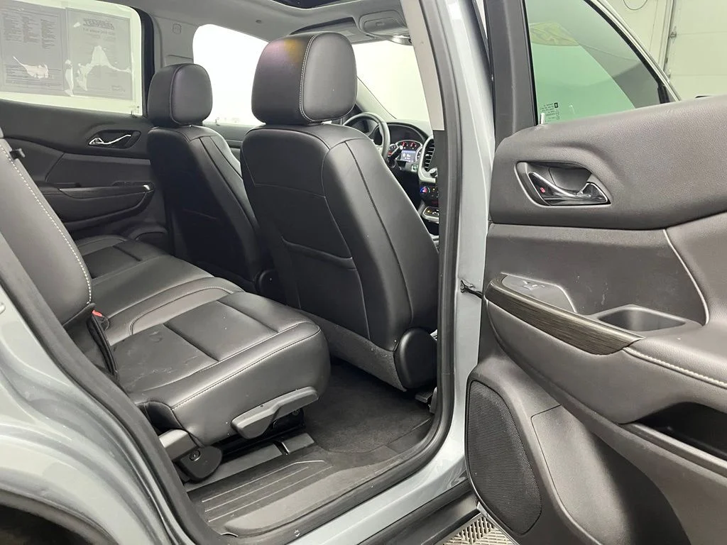Used 2023 Silver GMC SLT image 34