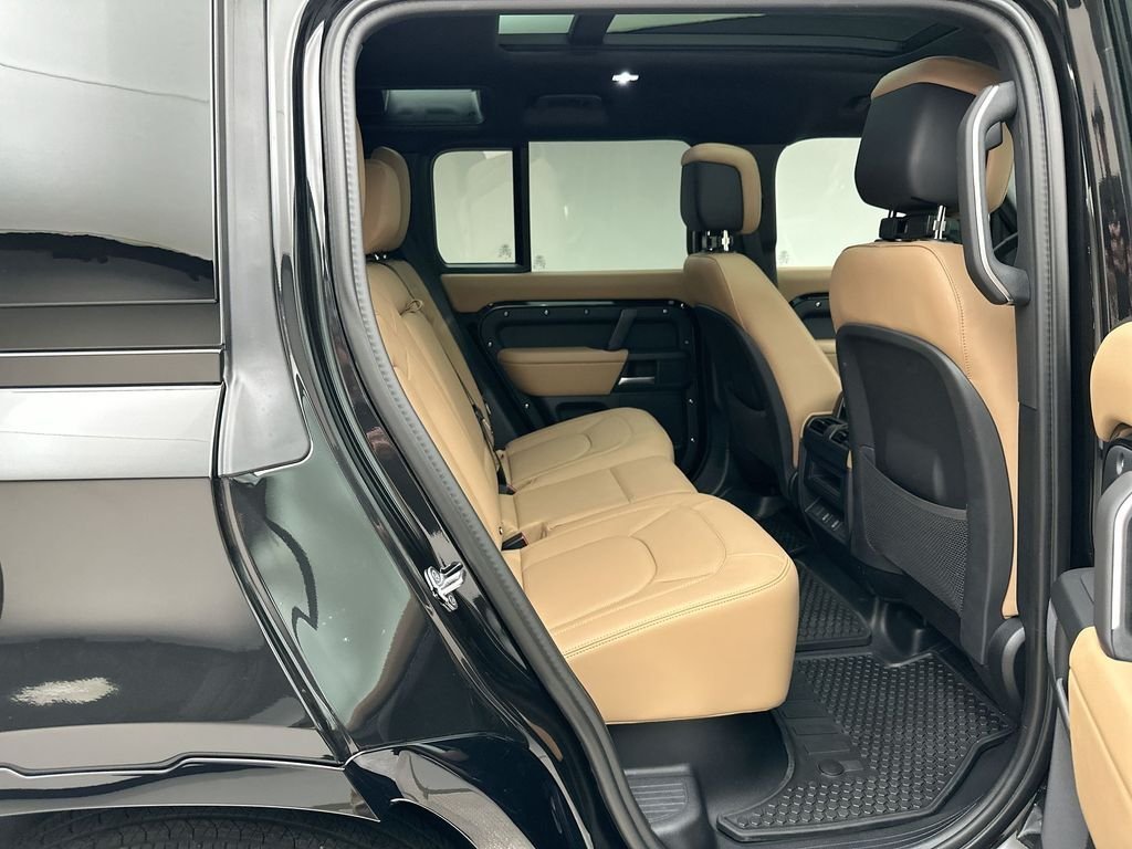 New 2026 Santorini Black LAND ROVER X-Dynamic SE image 15
