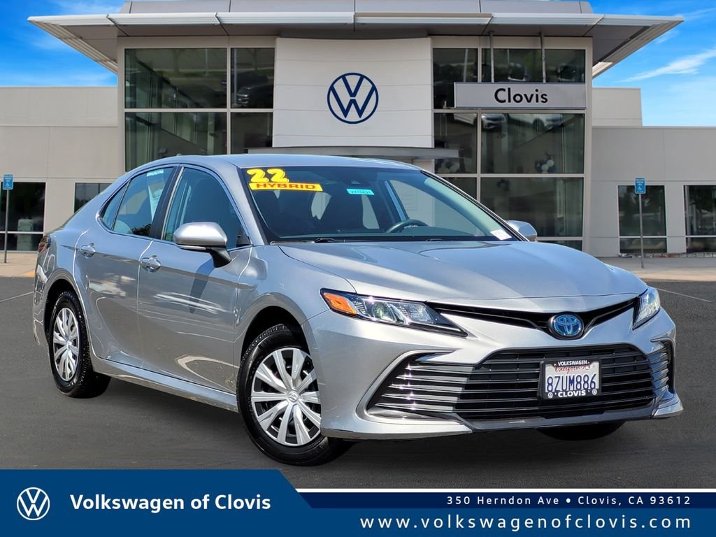 2022 Toyota Camry LE Hybrid's photo