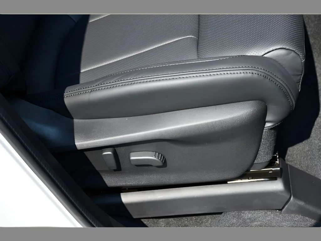 New 2026 CRYSTAL WHITE PEARL Subaru Touring 7-Passenger image 32