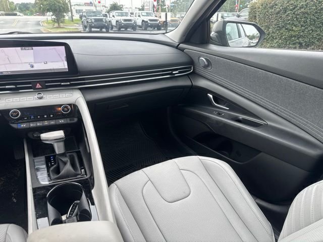 Used 2022  Hyundai Limited image 21