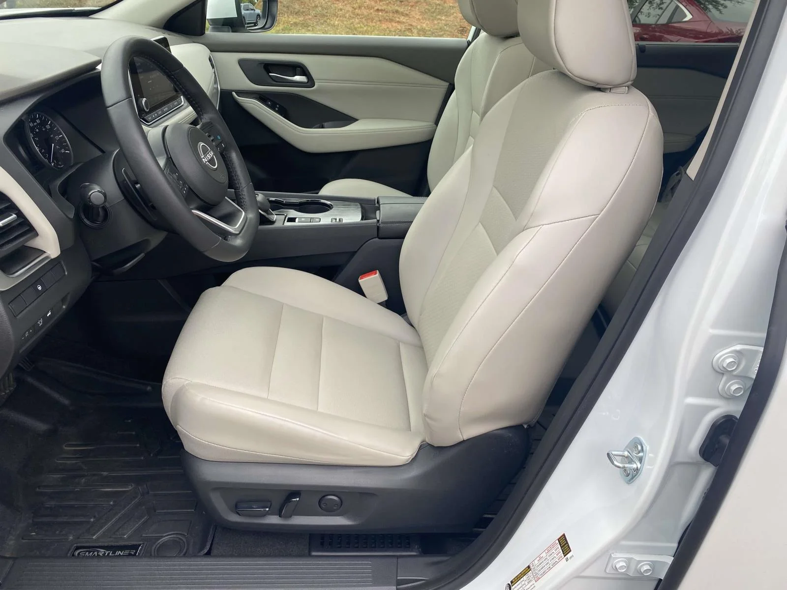 Certified Used 2024 Everest White Pearl Nissan SV image 12