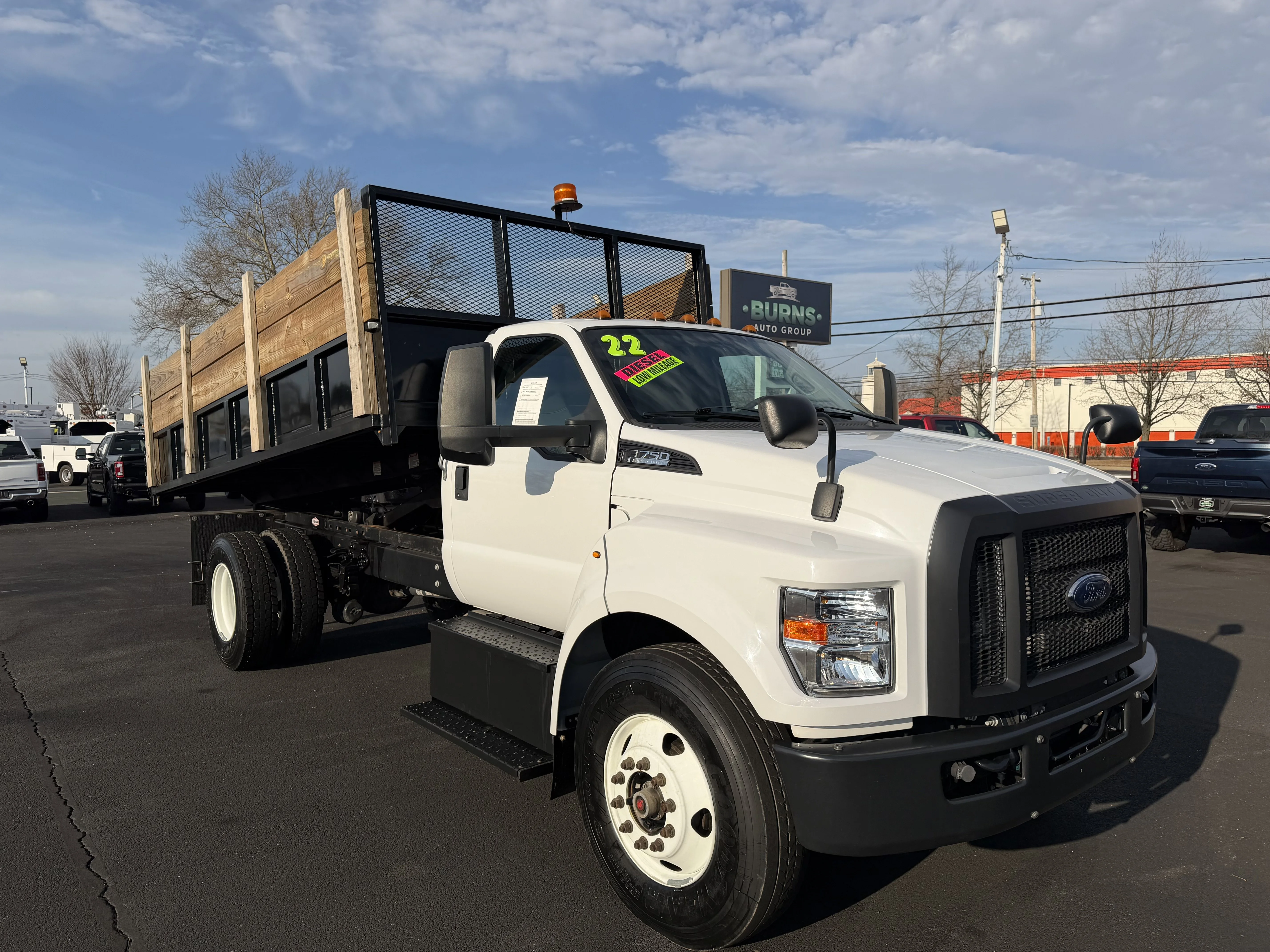 2022 Ford F-750 - Photo 2