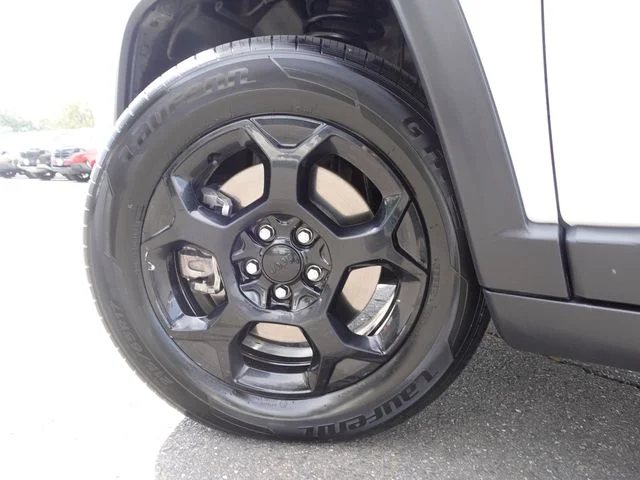 Used 2024 White Jeep Trailhawk image 10