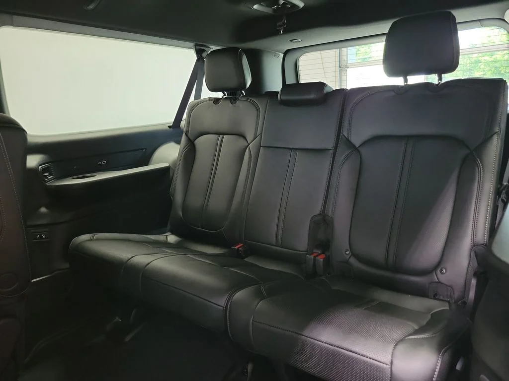 New 2026 Bright White Clear-Coat Exterior Paint Jeep Limited Altitude image 8