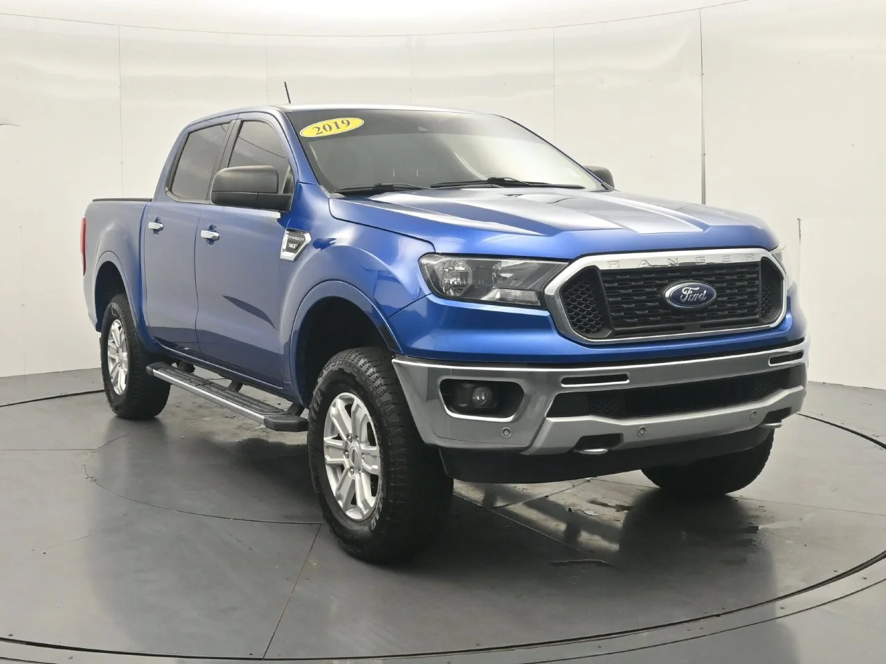 Used 2019 Lightning Blue Metallic Ford XLT image 3