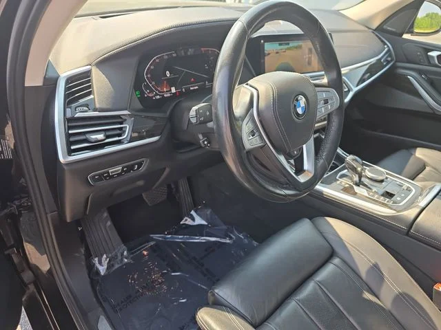 Used 2021 Black BMW xDrive40i image 18