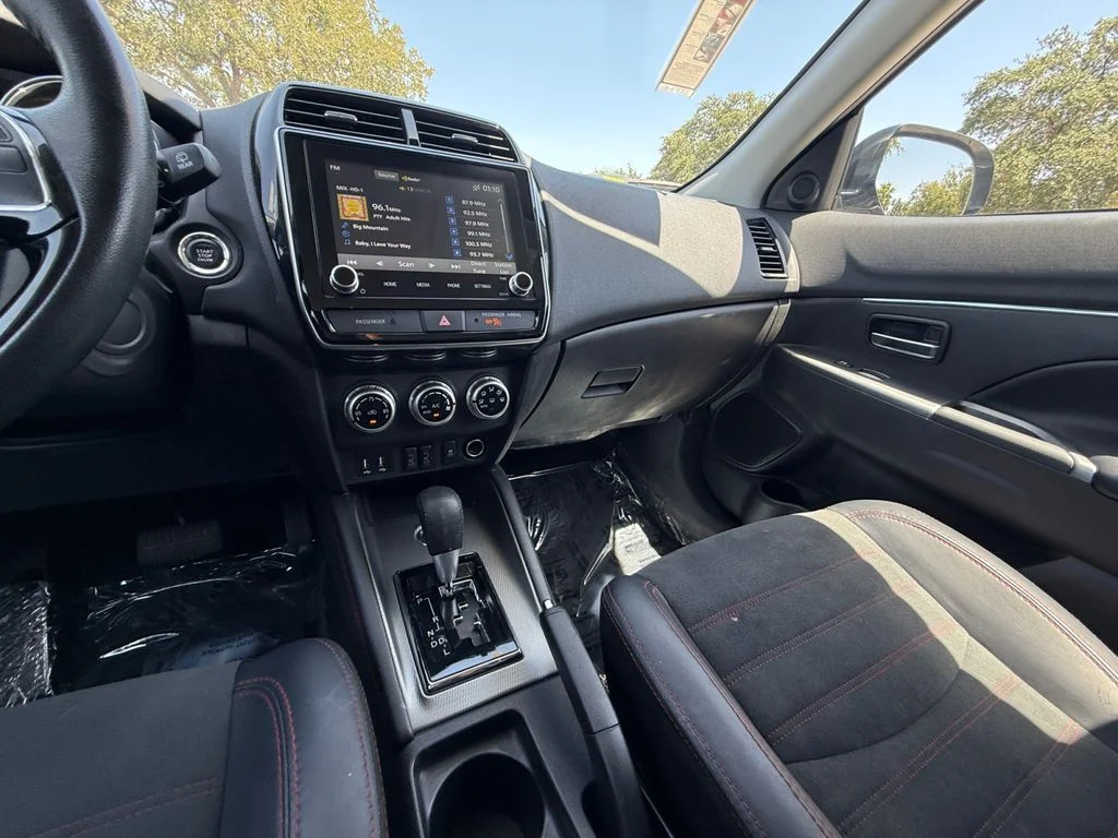 Used 2025  Mitsubishi 2.0 ES image 15