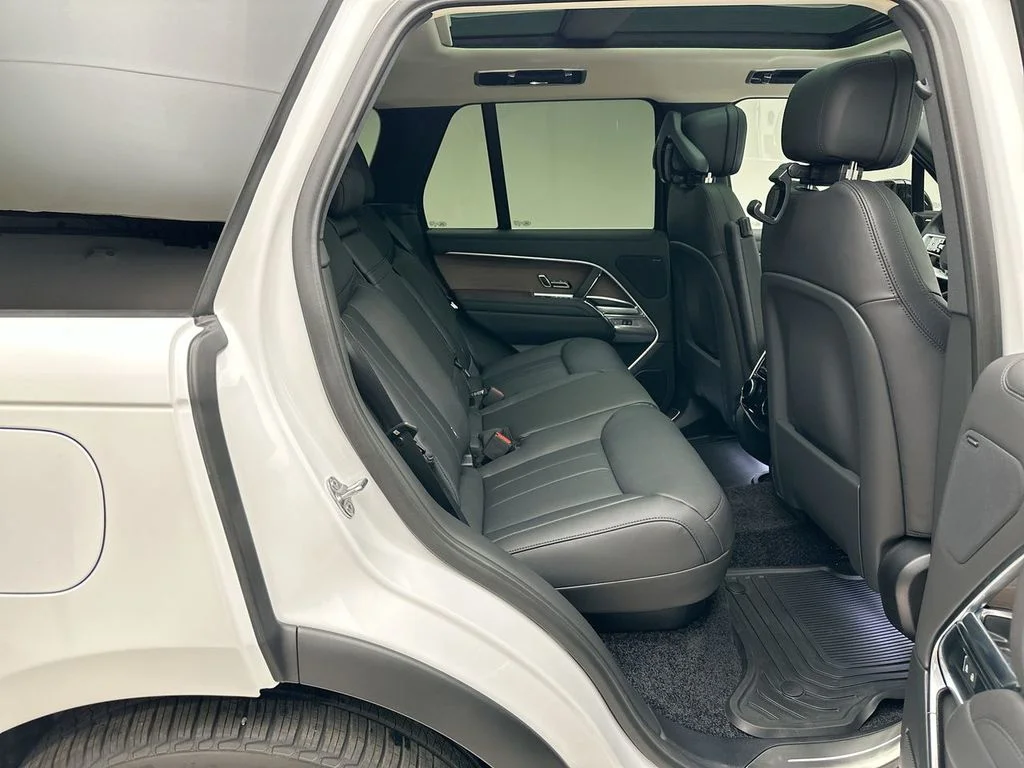 2026 Land Rover Range Rover SE - Photo 7