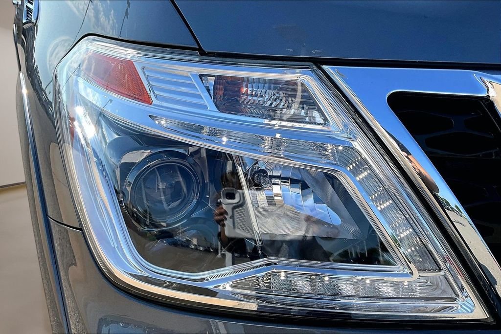 Used 2020 Gray Nissan Platinum image 32