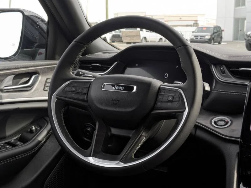 New 2025 White Jeep Limited - - Second Row Heated Seats - Dual Pano Sunroof - Fam Cam - Black App Pkge & tons more image 14
