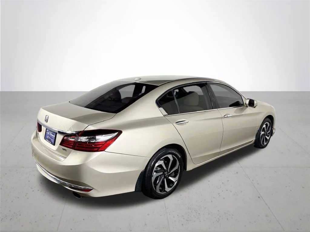 Used 2017 Champagne Frost Pearl Honda EX-L image 6