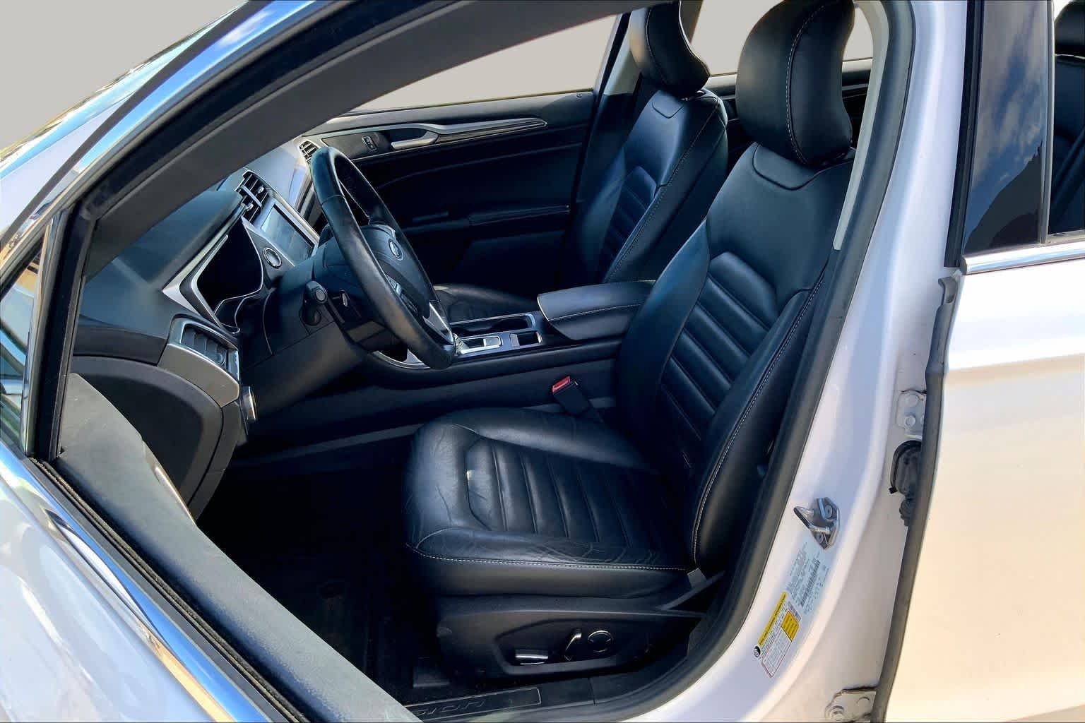 Used 2017 White Platinum Metallic Tri-Coat Ford SE image 8