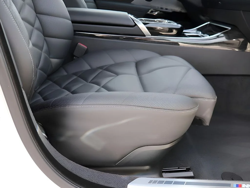 2025 BMW 7 Series 740i - Photo 12