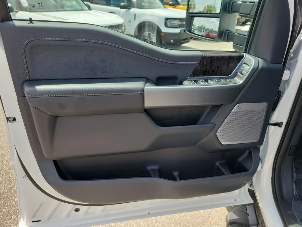 New 2026 Star White Metallic Tri-Coat Ford F-250® Lariat® image 14
