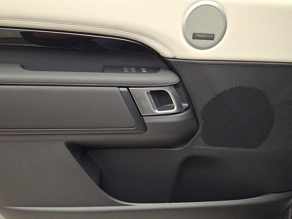 New 2026 Eiger Grey Land Rover S image 9
