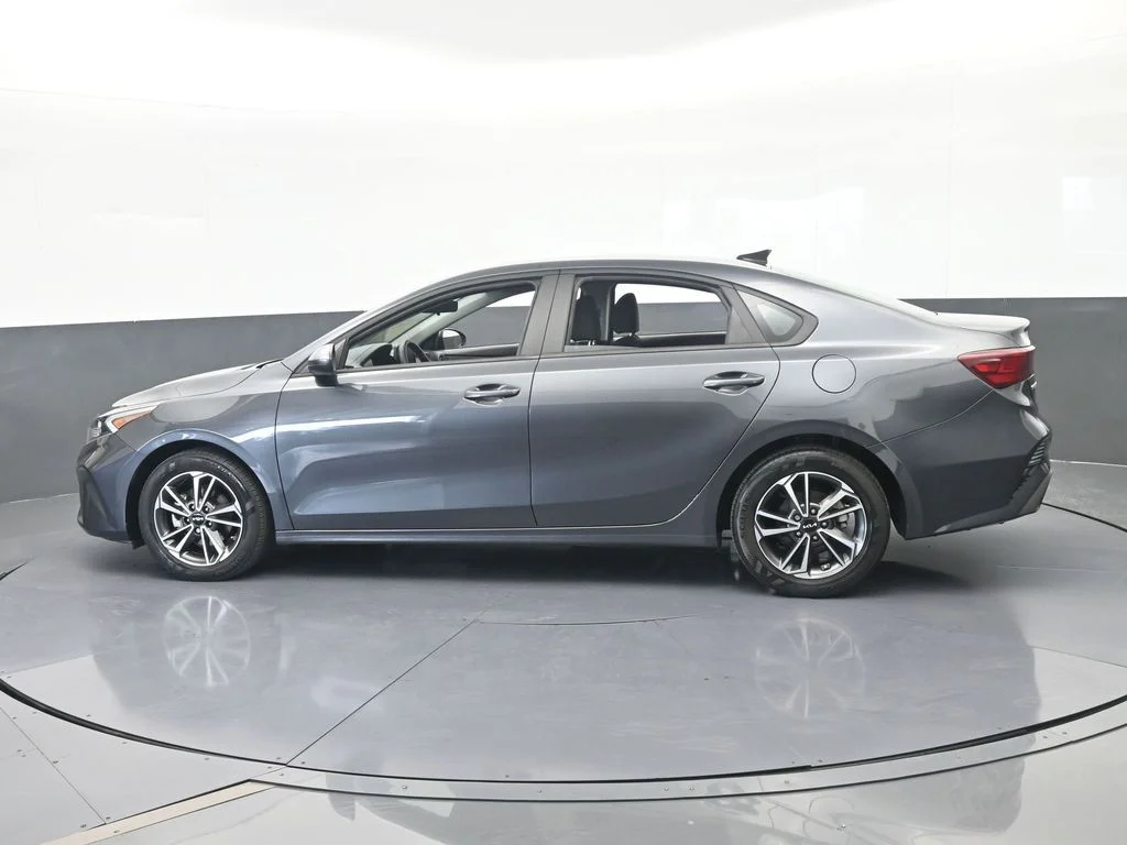 Used 2023 Gravity Gray Kia LXS image 3