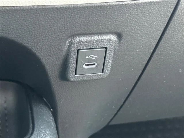 Used 2025  Toyota LE image 28