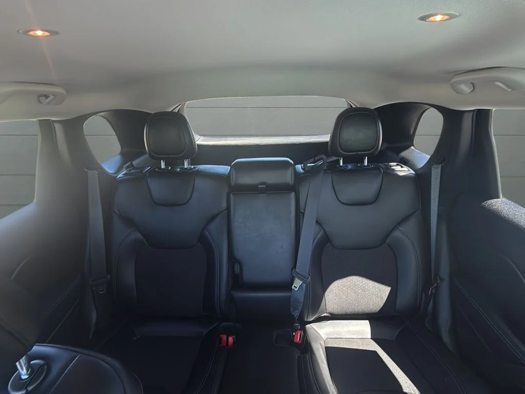 Used 2021 Gray Jeep Latitude Plus image 23