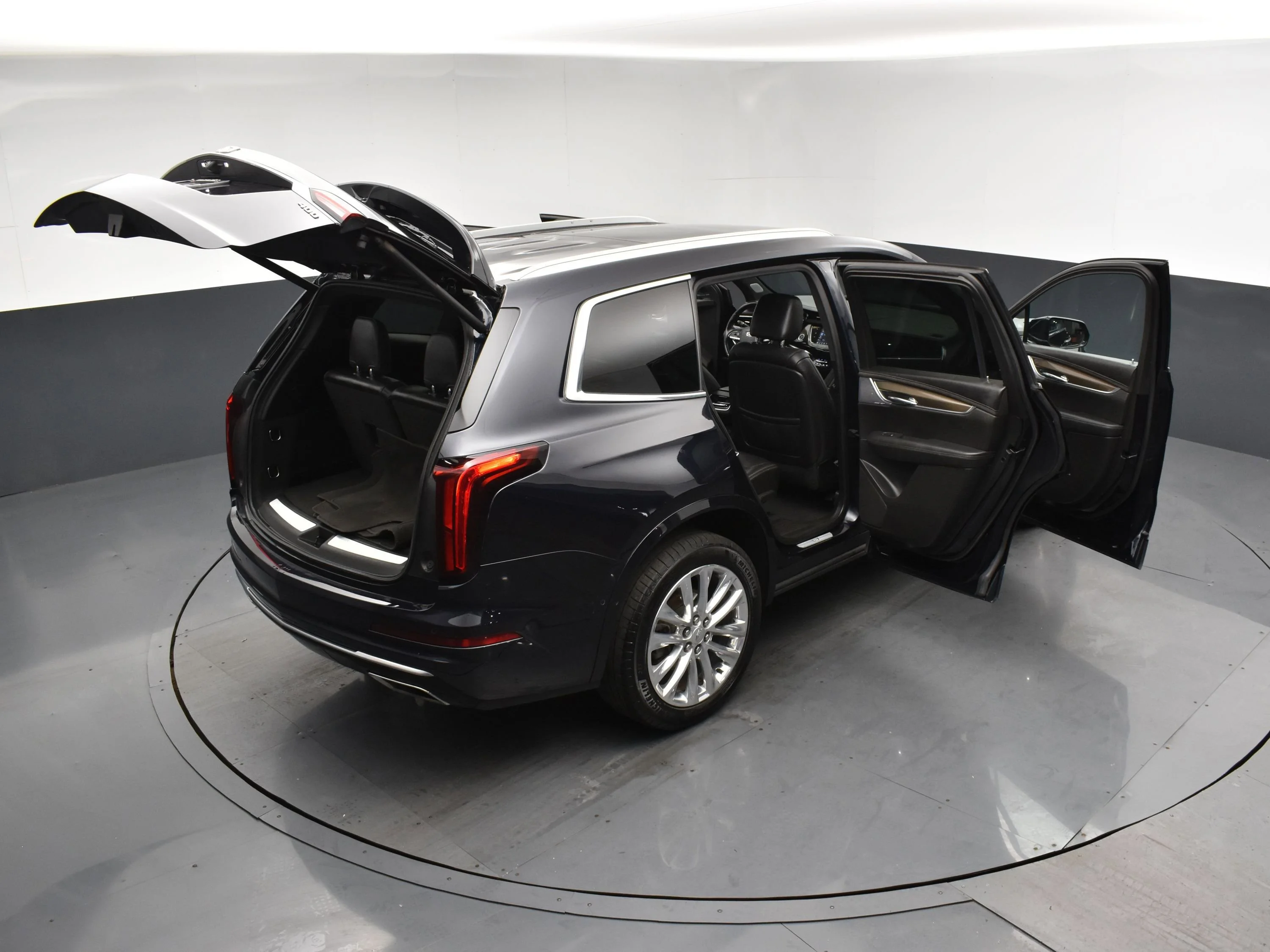 Used 2021 Dark Moon Blue Metallic Cadillac Premium Luxury image 30