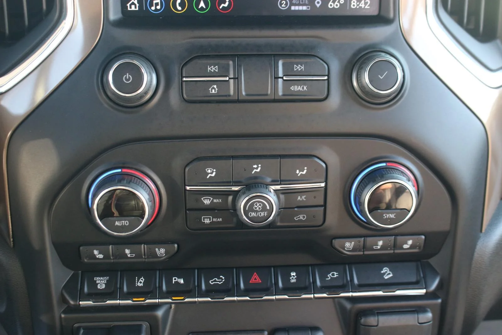 Used 2021 IRIDESCENT PEARL TRICOAT Chevrolet High Country image 26