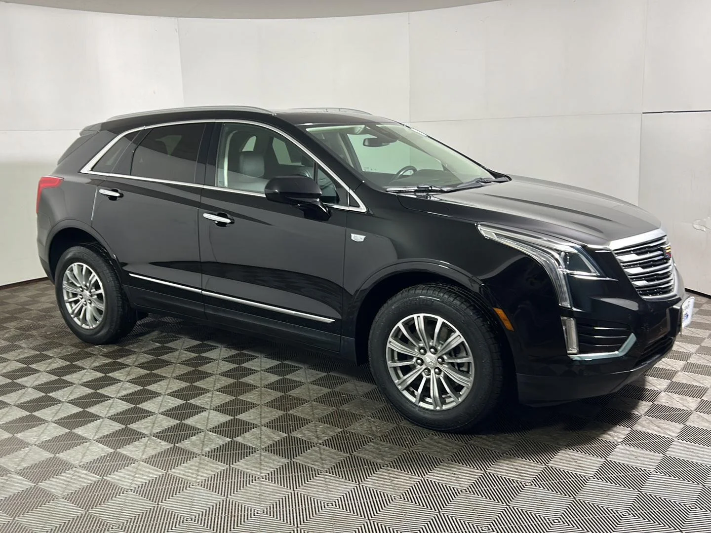 Used 2019 Black Metallic Cadillac Luxury image 5