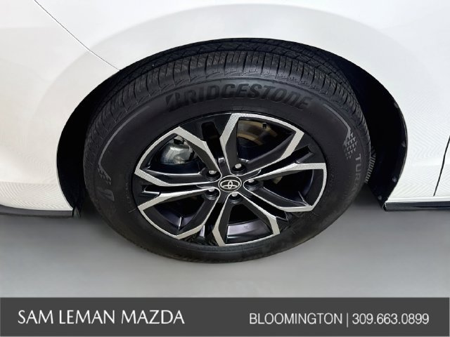 Used 2025 Beige Toyota Platinum image 34