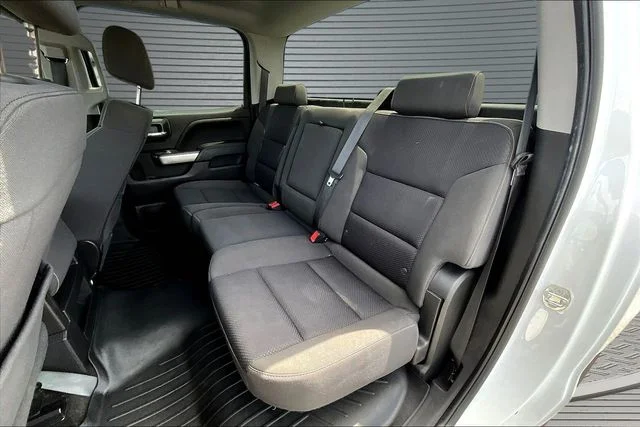 Used 2018 White Chevrolet LT image 23