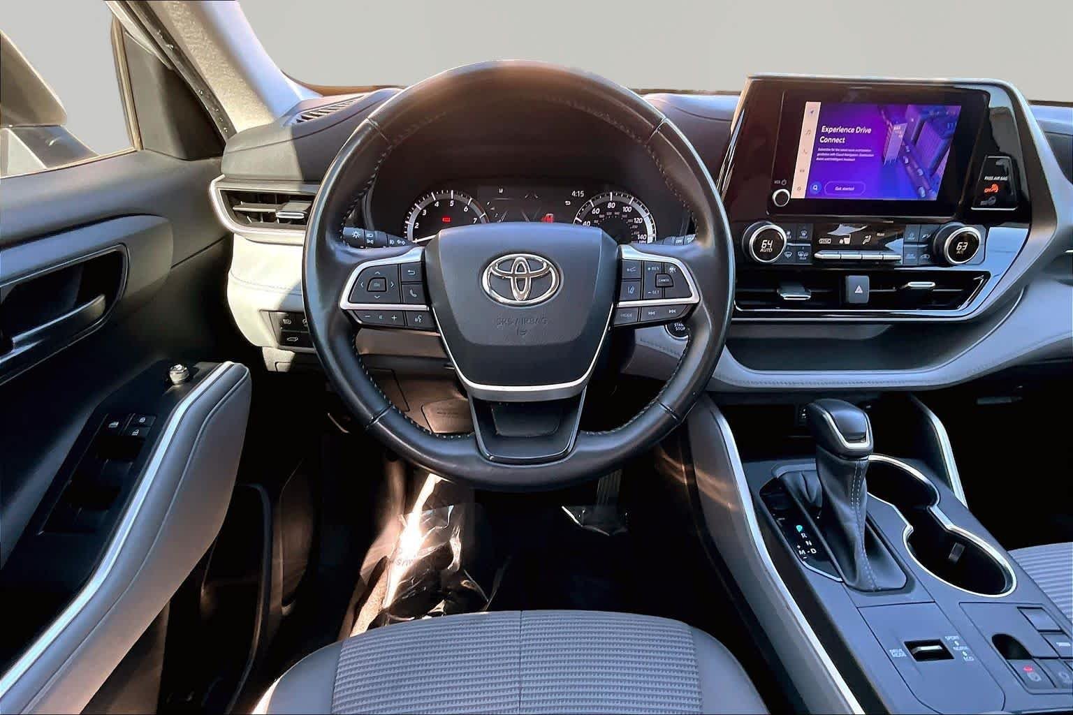 Used 2023 Wind Chill Pearl Toyota LE image 6
