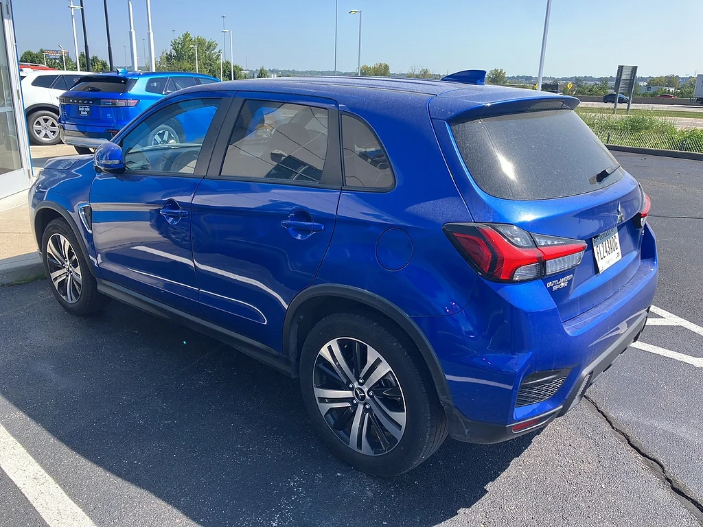 Used 2026 Octane Blue Metallic Mitsubishi SE image 7