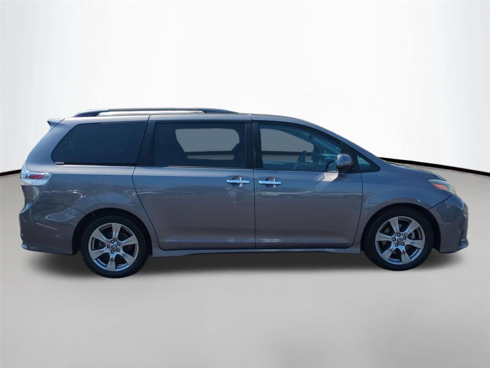 Used 2018  Toyota SE image 6
