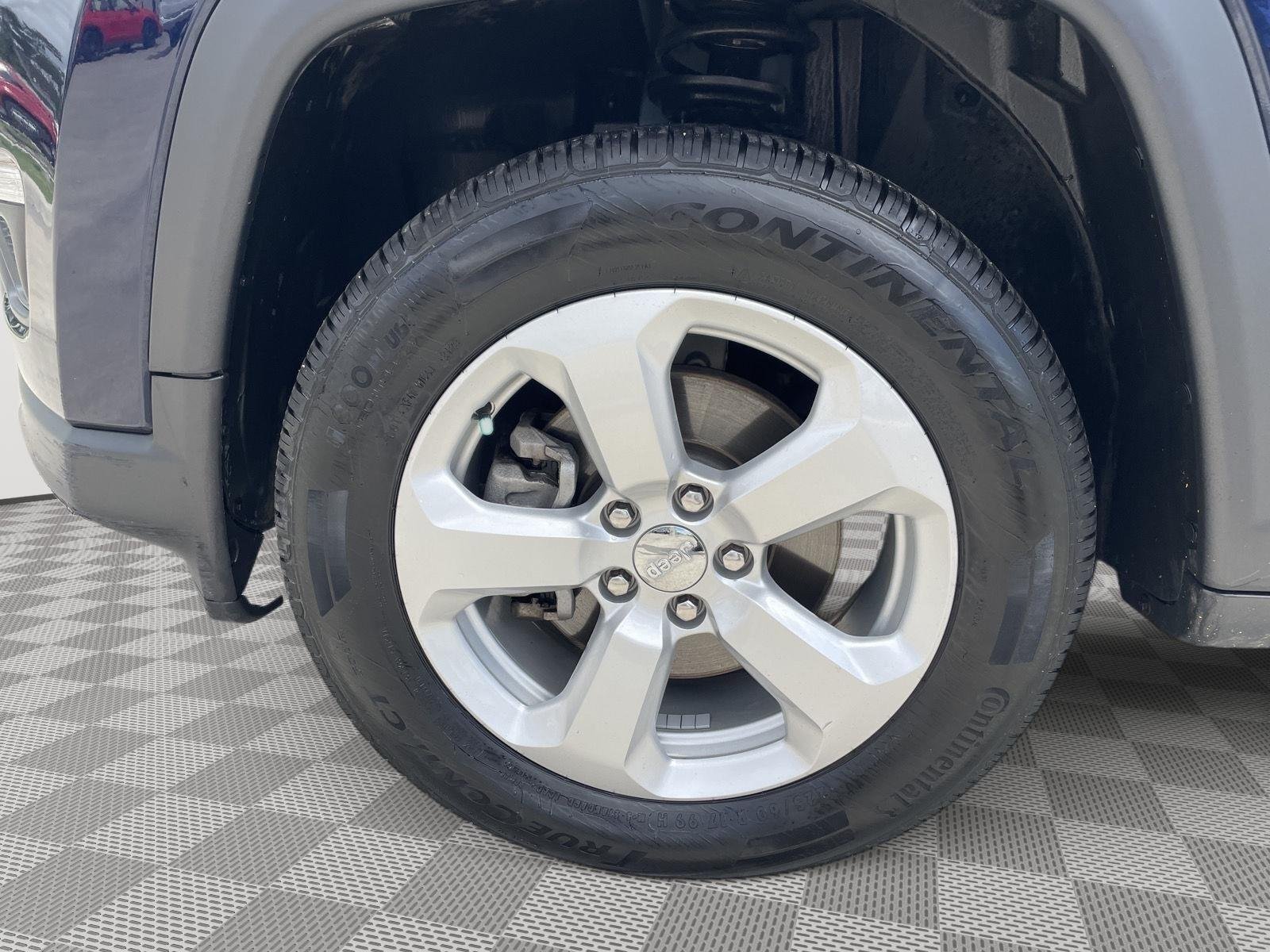 Used 2018 Jazz Blue Pearlcoat Jeep Latitude image 8