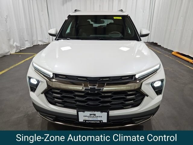 New 2026 Iridescent Pearl Tricoat Chevrolet ACTIV image 8