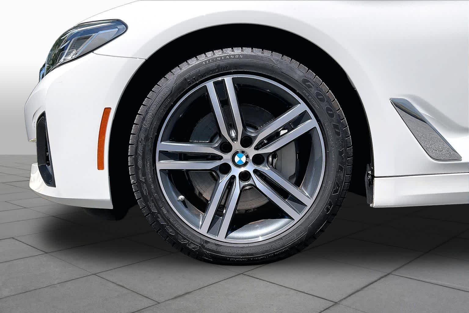 Used 2023 Alpine White BMW 530i xDrive image 10
