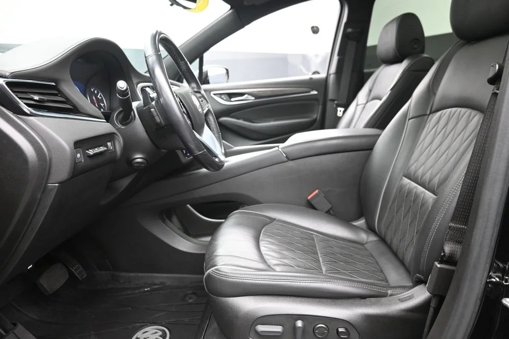 Used 2022 Black Buick Avenir image 17