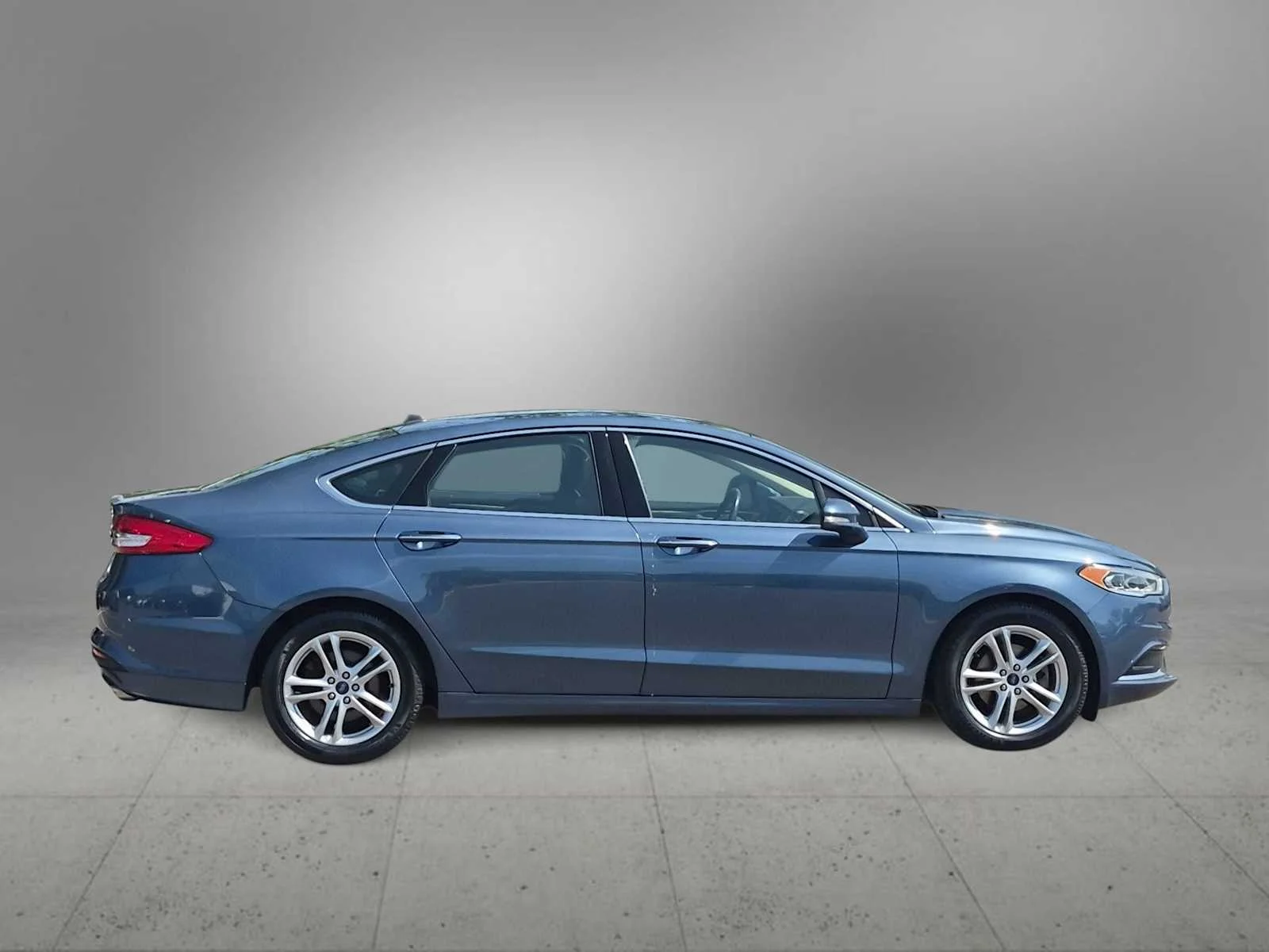 Used 2018 Blue Metallic Ford SE image 9