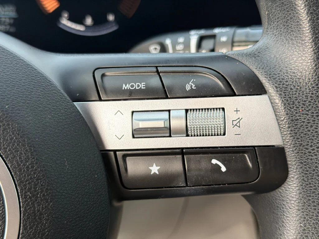 Used 2025 White Hyundai SEL image 26