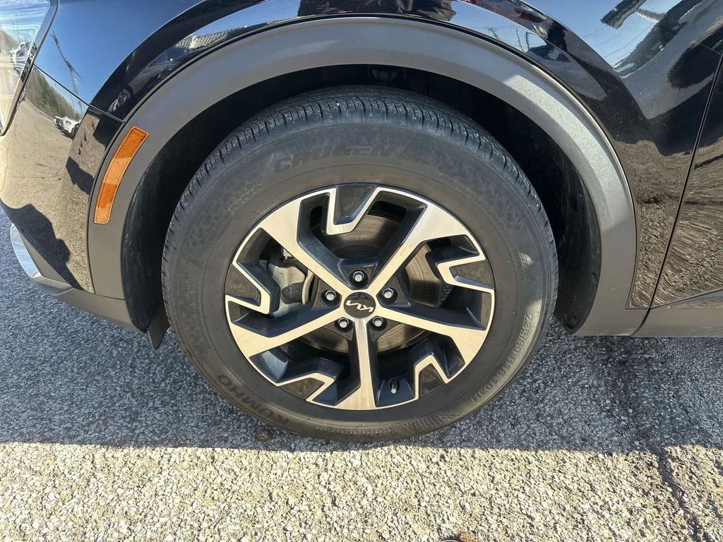 Used 2025 Black Kia EX image 12