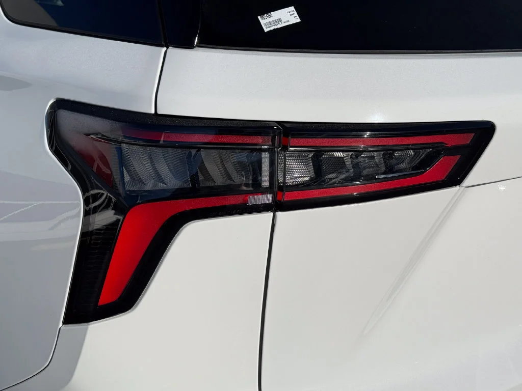Used 2026 Summit White Chevrolet LT image 11