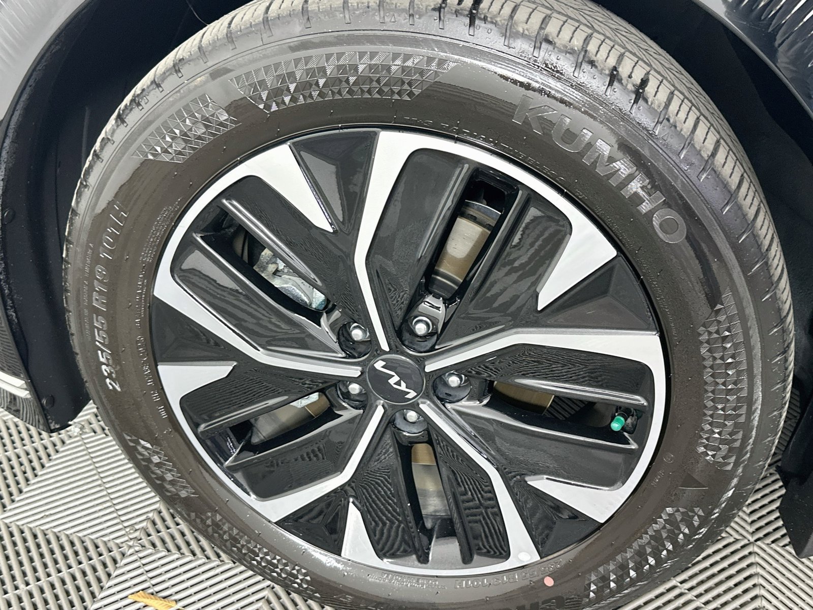 Used 2023 Interstellar Gray Kia Wind image 32