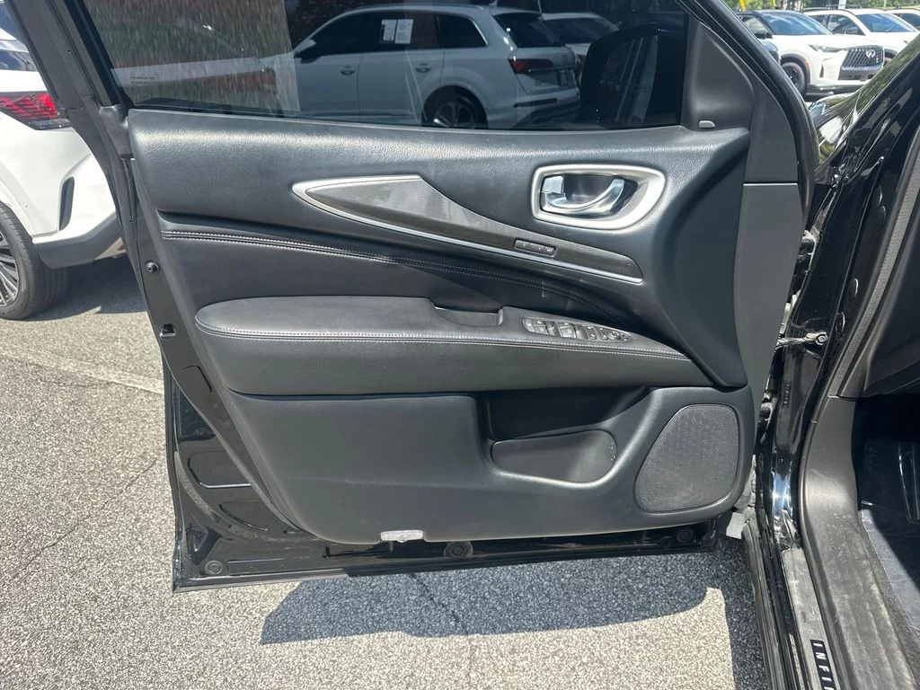 Used 2020 Black INFINITI LUXE image 10