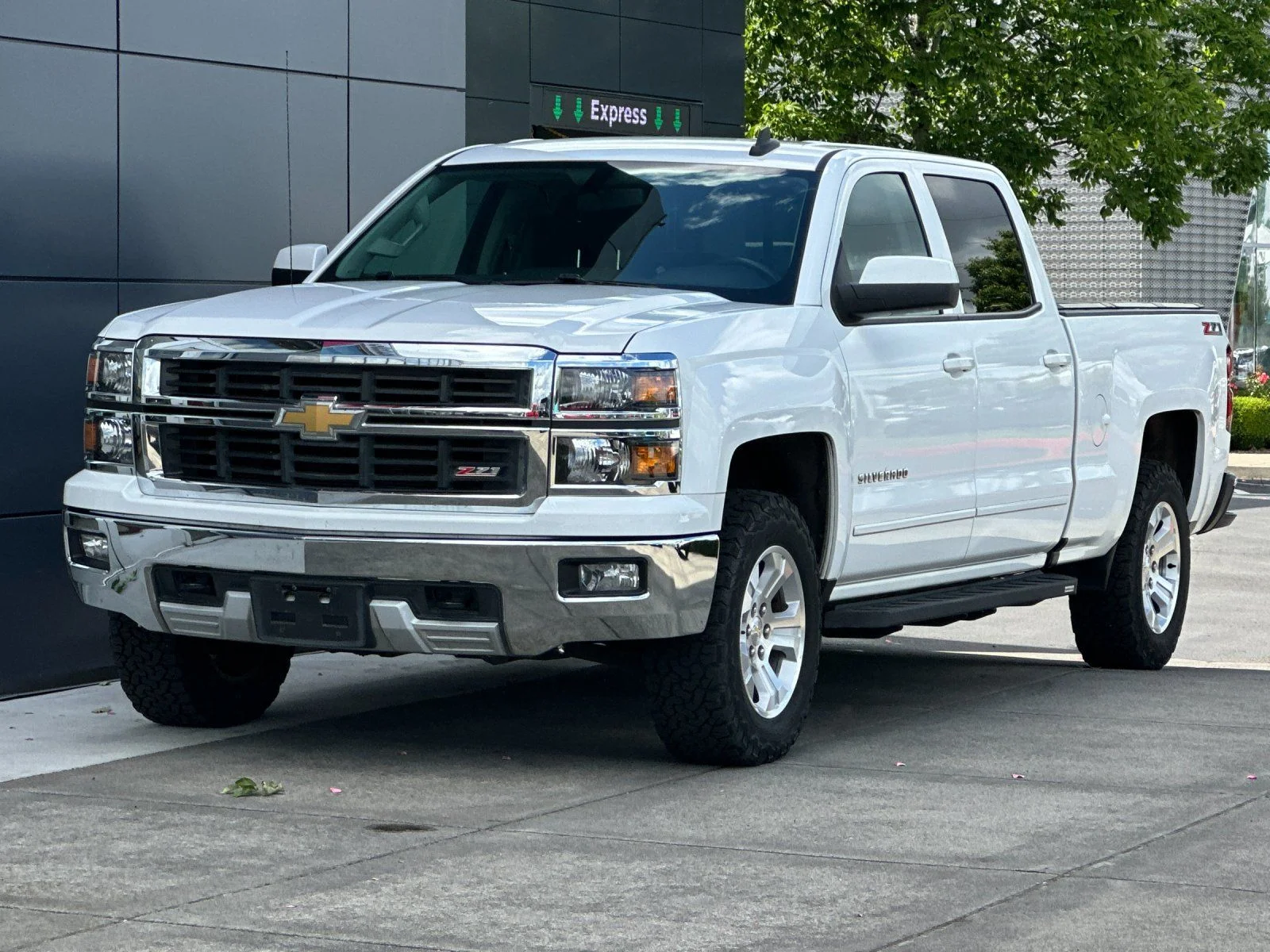 Used 2015 Summit White Chevrolet LT image 7