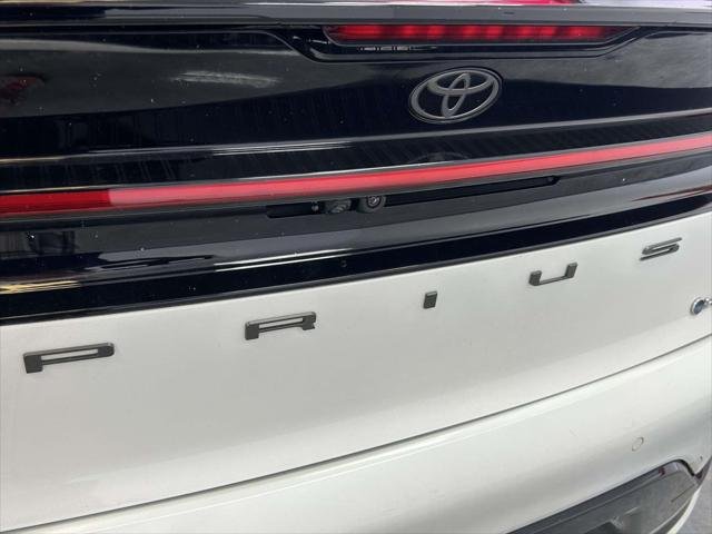 Certified Used 2023 PLATINUM WHITE PEARL MC. Toyota  image 10