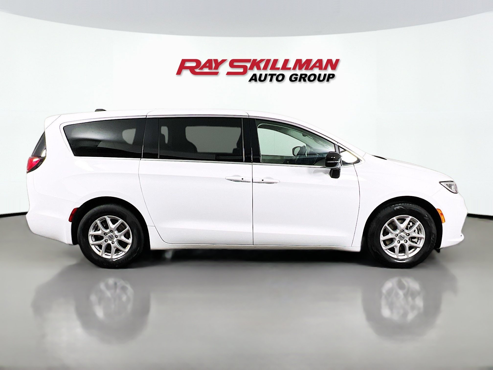 Used 2024 Bright White Clearcoat Chrysler TOURING L image 8